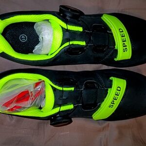 Mans professional cycling shoes nwt